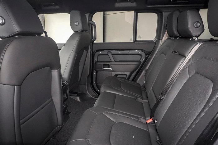 2025 Land Rover Defender 110 D350 X-Dynamic SE