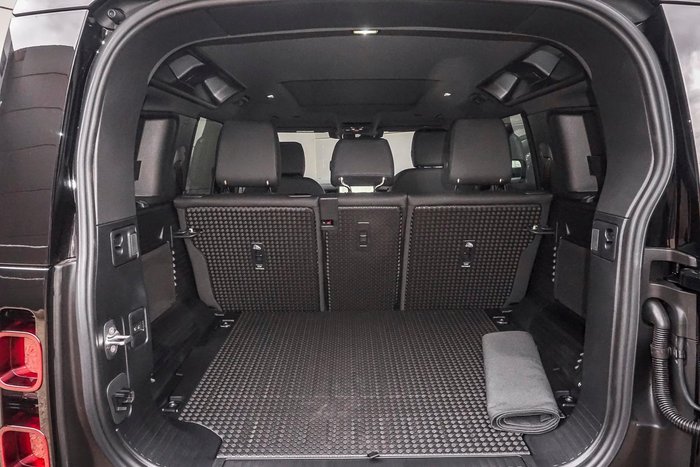 2025 Land Rover Defender 110 D350 X-Dynamic SE