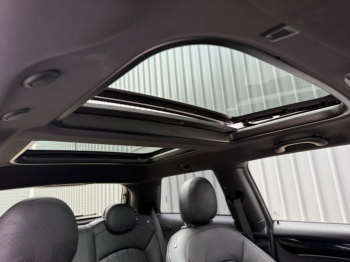 2023 MINI Hatch Cooper SE MINI Yours F56 LCI-2 British Racing Green