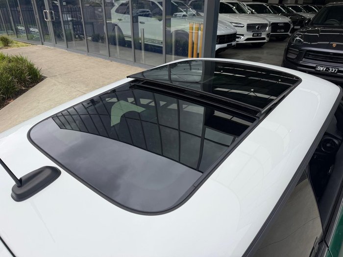 2023 MINI Hatch Cooper SE MINI Yours F56 LCI-2 British Racing Green