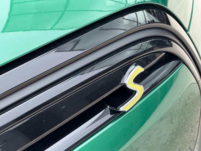 2023 MINI Hatch Cooper SE MINI Yours F56 LCI-2 British Racing Green