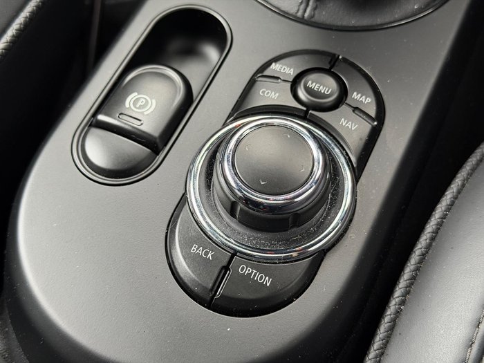 2023 MINI Hatch Cooper SE MINI Yours F56 LCI-2 British Racing Green