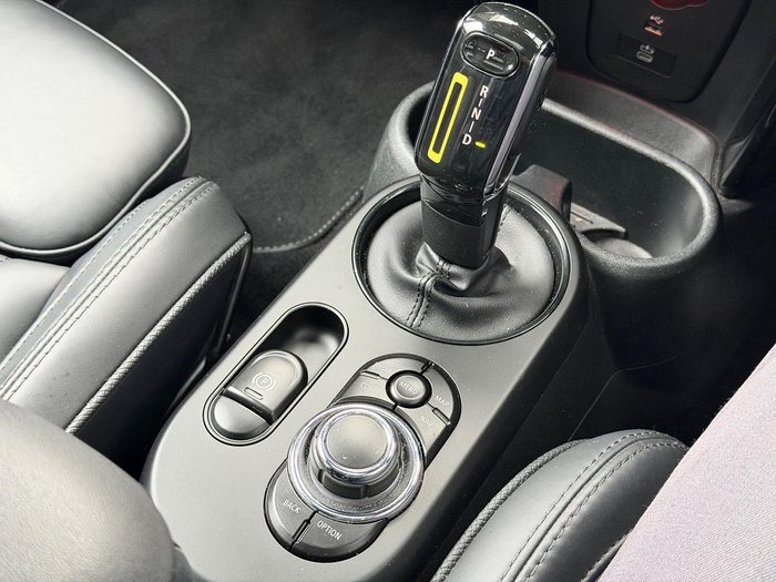 2023 MINI Hatch Cooper SE MINI Yours F56 LCI-2 British Racing Green