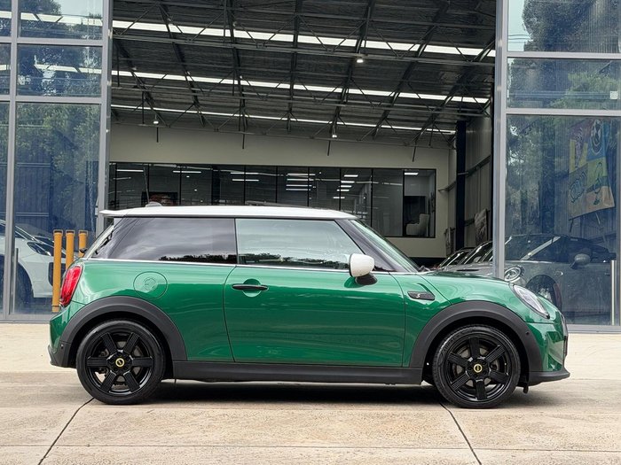 2023 MINI Hatch Cooper SE MINI Yours F56 LCI-2 British Racing Green