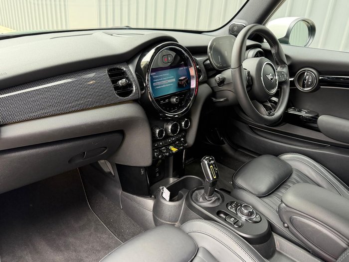 2023 MINI Hatch Cooper SE MINI Yours F56 LCI-2 British Racing Green