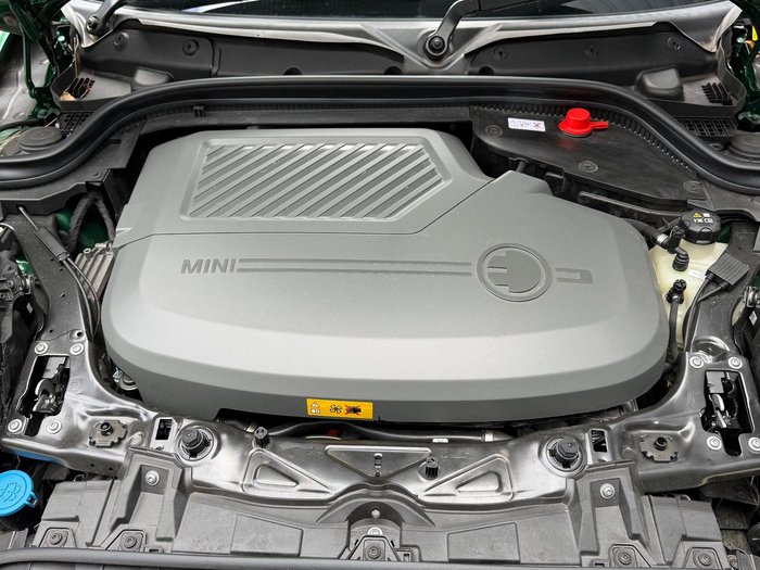 2023 MINI Hatch Cooper SE MINI Yours F56 LCI-2 British Racing Green