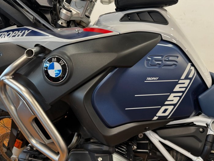 2023 BMW Motorrad R 1250 GS ADVENTURE RALLYE LIGHT WHITE UNI/RACINGBLUE MET/RACI