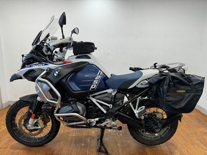 2023 BMW Motorrad R 1250 GS ADVENTURE RALLYE LIGHT WHITE UNI/RACINGBLUE MET/RACI