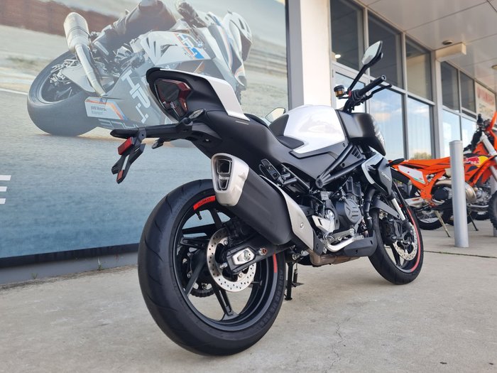 2023 CFMOTO 450 NK White