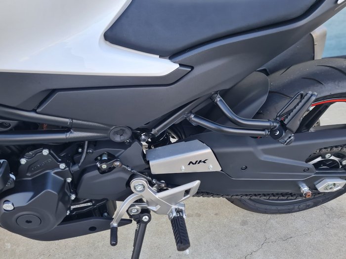 2023 CFMOTO 450 NK White