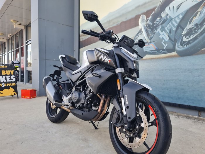 2023 CFMOTO 450 NK White