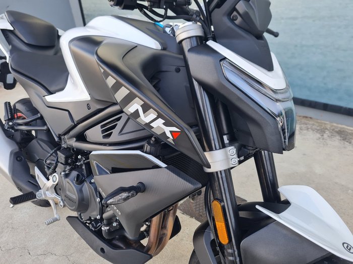 2023 CFMOTO 450 NK White