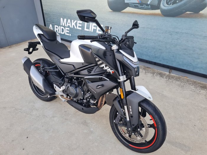 2023 CFMOTO 450 NK White