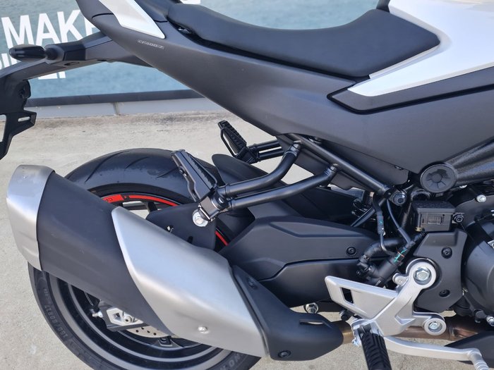 2023 CFMOTO 450 NK White