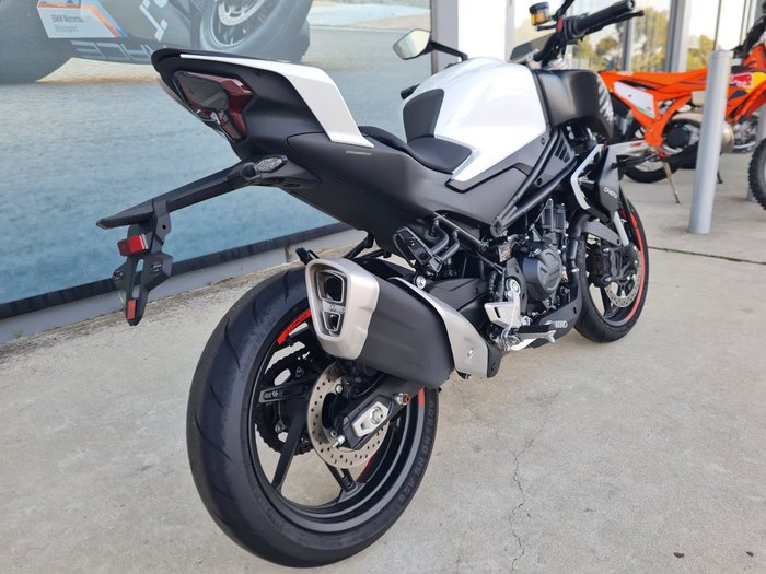 2023 CFMOTO 450 NK White