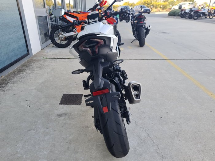 2023 CFMOTO 450 NK White