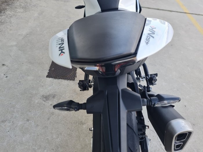 2023 CFMOTO 450 NK White