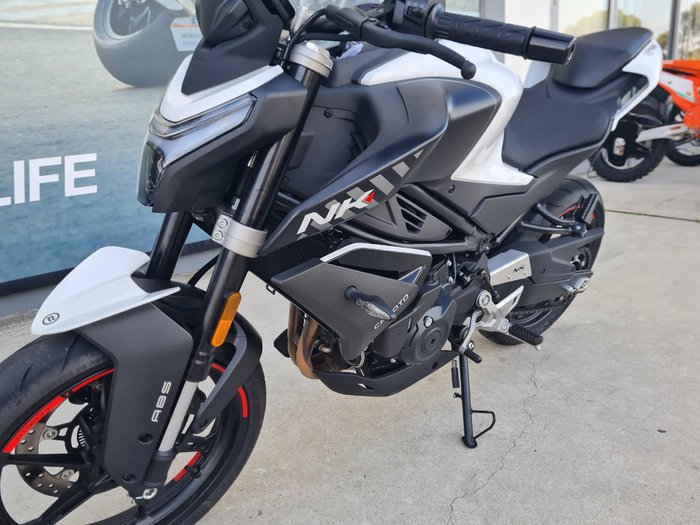 2023 CFMOTO 450 NK White