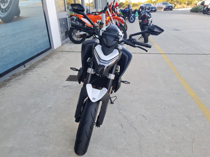 2023 CFMOTO 450 NK White