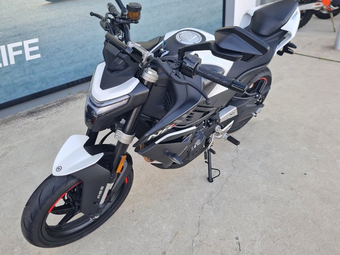 2023 CFMOTO 450 NK White