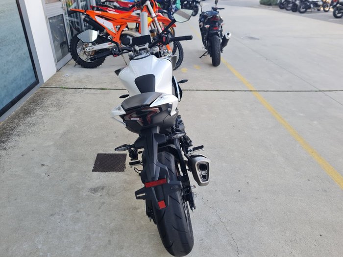 2023 CFMOTO 450 NK White