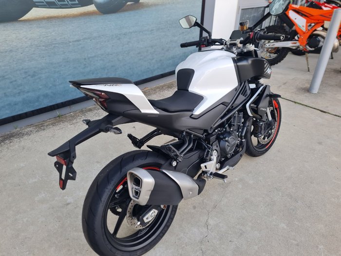 2023 CFMOTO 450 NK White