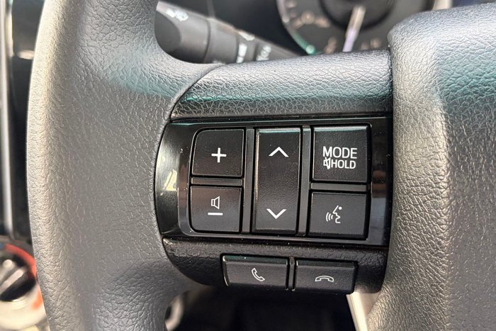 2022 Toyota Hilux SR