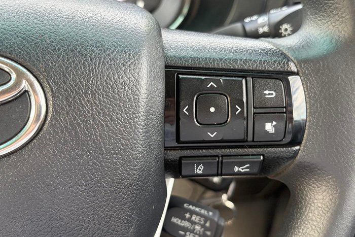 2022 Toyota Hilux SR