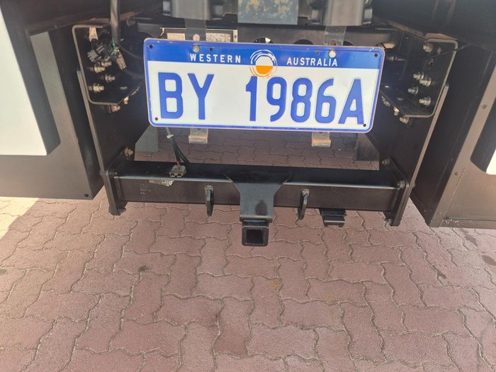 2022 Isuzu Nps 75/45-155 4X4 Crew Tray