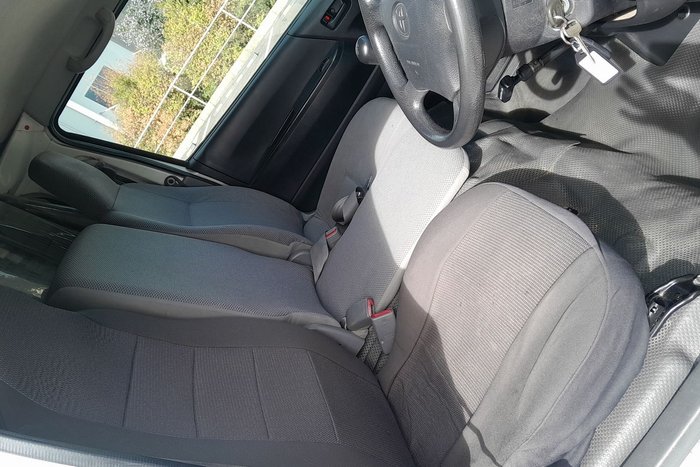 2007 Toyota Hiace LWB TRH201R French Vanilla