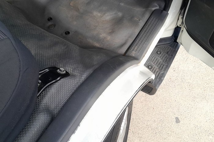 2007 Toyota Hiace LWB TRH201R French Vanilla