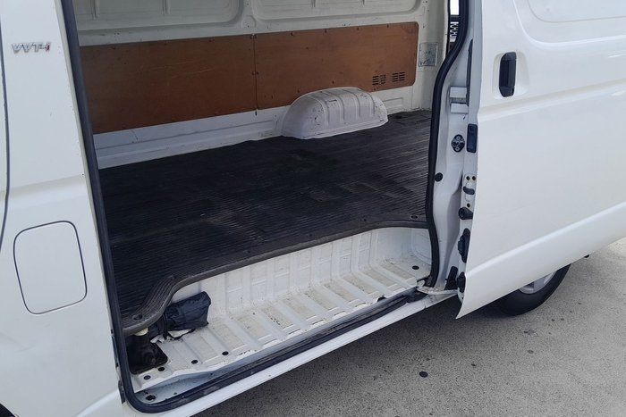 2007 Toyota Hiace LWB TRH201R French Vanilla