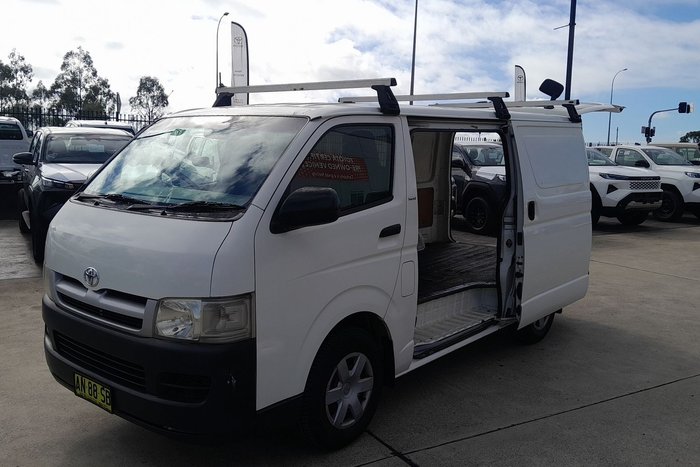 2007 Toyota Hiace LWB TRH201R French Vanilla