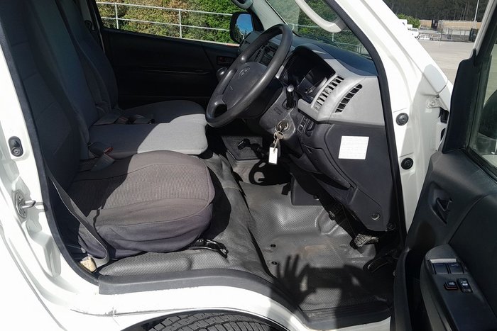 2007 Toyota Hiace LWB TRH201R French Vanilla