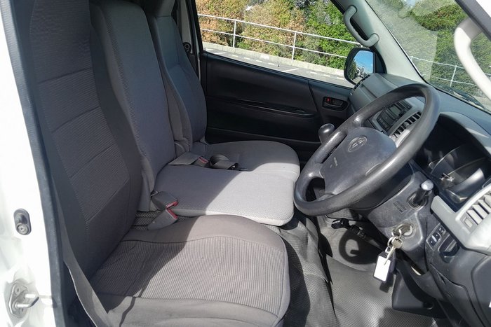 2007 Toyota Hiace LWB TRH201R French Vanilla