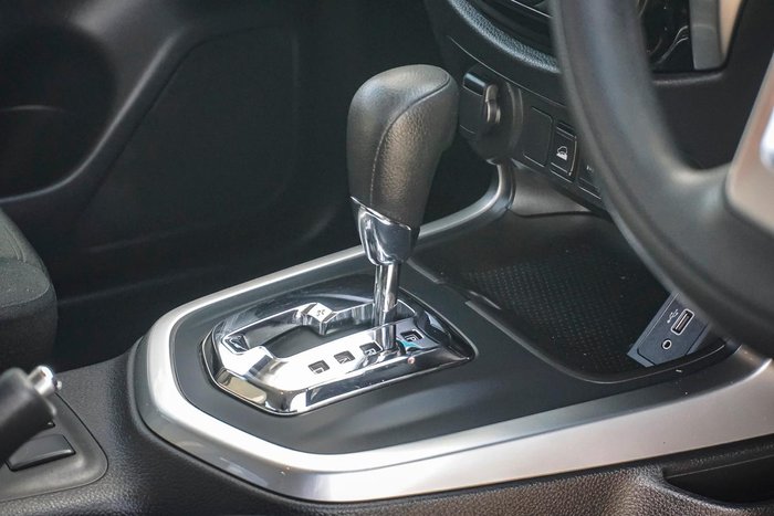 2024 Nissan Navara SL