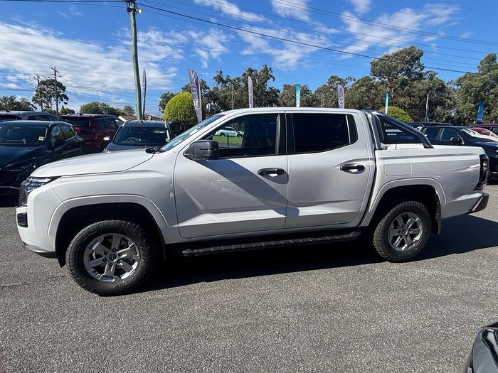 2026 Nissan Navara ST D27 MY26 4X4 Dual Range Blizzard White
