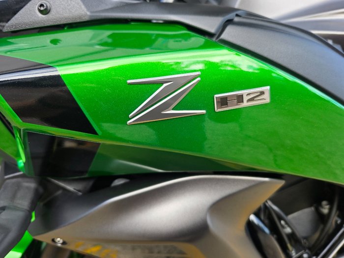 2025 Kawasaki Z H2 (ZR1000K) GREEN