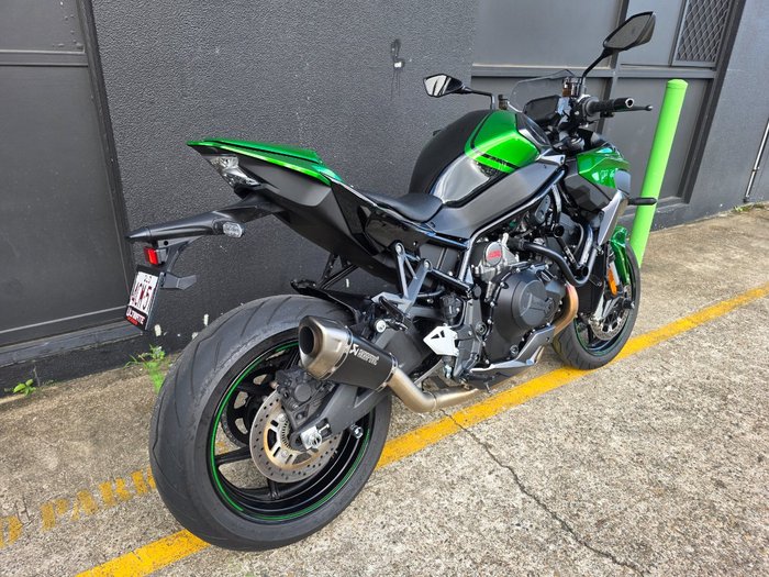 2025 Kawasaki Z H2 (ZR1000K) GREEN