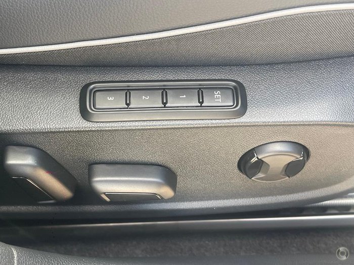 2025 Volkswagen Golf 110TSI R-Line