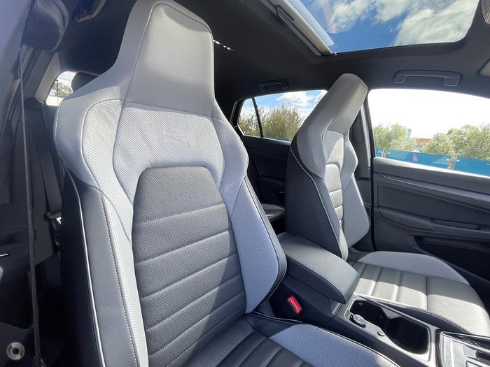 2025 Volkswagen Golf 110TSI R-Line