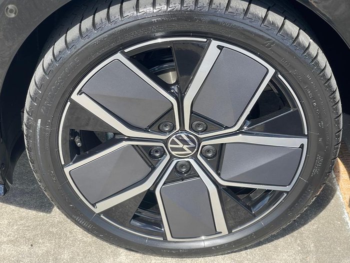 2025 Volkswagen Golf 110TSI R-Line