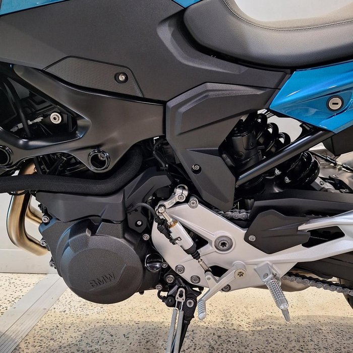 2025 BMW F 900 R