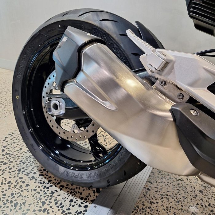 2025 BMW F 900 R
