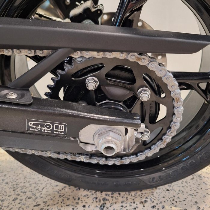 2025 BMW F 900 R