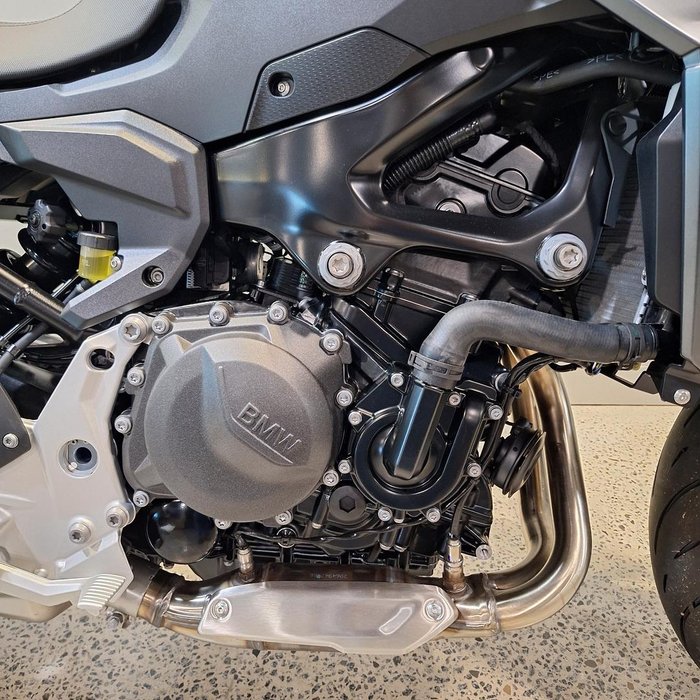 2025 BMW F 900 R