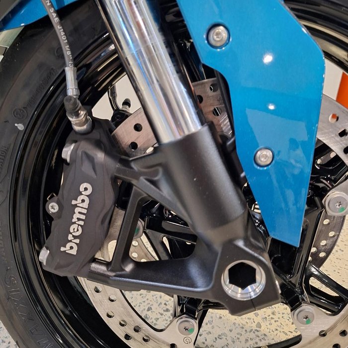 2025 BMW F 900 R