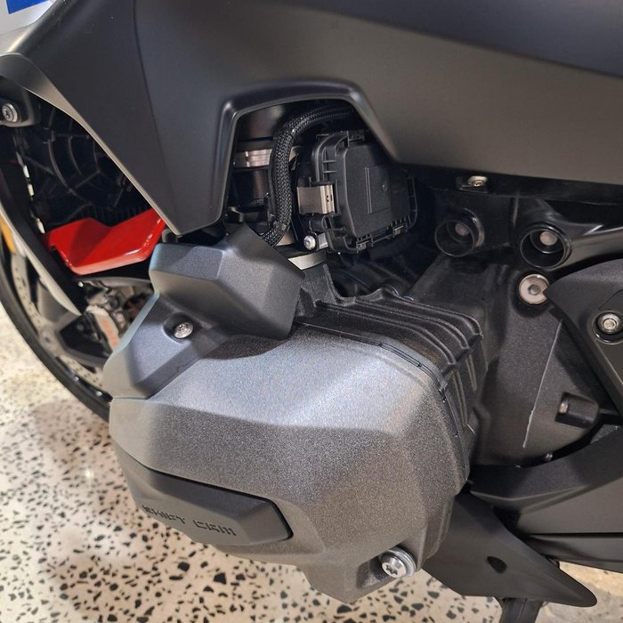 2025 BMW R 1300 R Performance