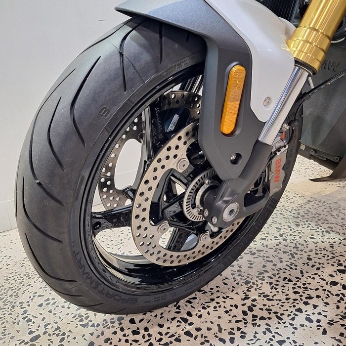 2025 BMW R 1300 R Performance