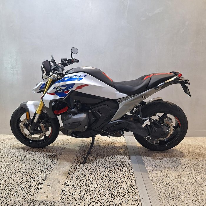 2025 BMW R 1300 R Performance